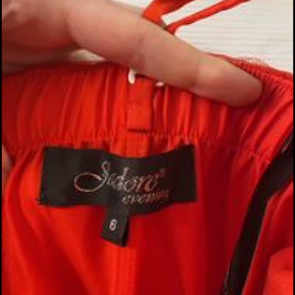 Short red graduation dress - Picture 2 of 3